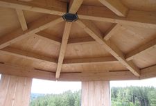 Buchkopfturm: Menuiserie des éléments en bois lamellé-collé en croix
