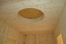 Nouveau bâtiment commercial avec des éléments NUR-HOLZ