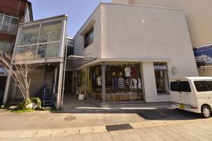 NUR-HOLZ Wohn- und Geschäftshaus in Japan